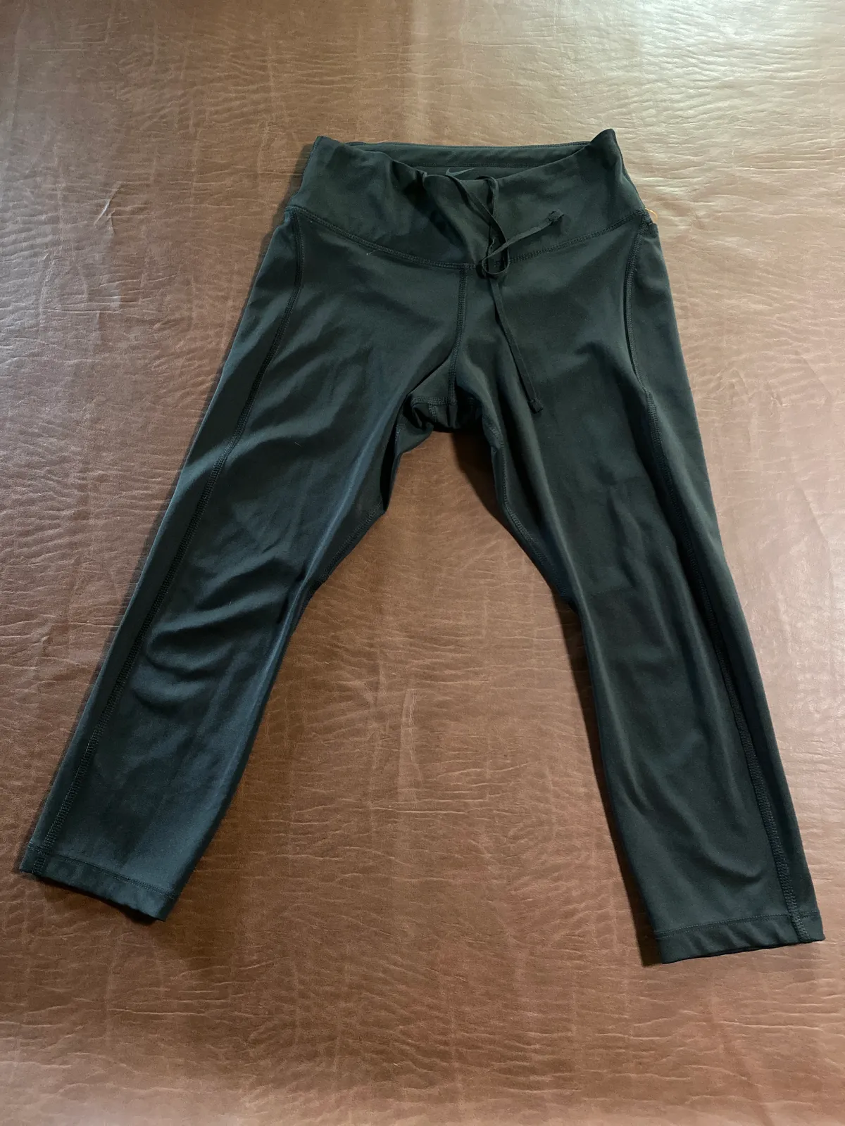 Nike Dri-Fit cropped capri performance pants