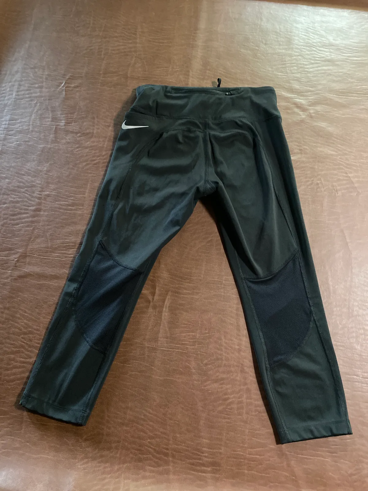 Nike Dri-Fit cropped capri performance pants
